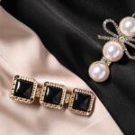 Jak nosić broszki? 10 pomysłów na użycie broszek