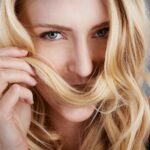 Rozjaśnianie włosów wodą utlenioną – czy to działa? Sprawdzamy