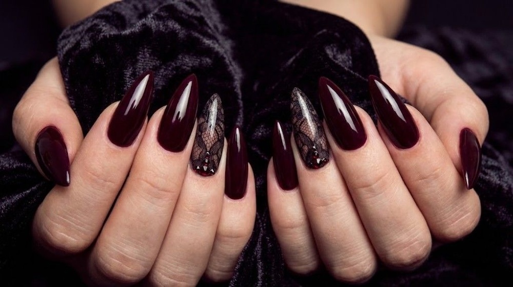 styl vamp na bordo paznokciach 