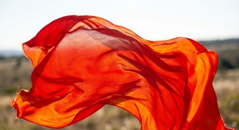 ognisty kolor – szkarłat