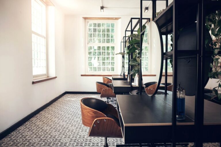 Jak zaaranżować salon fryzjerski w stylu loft?