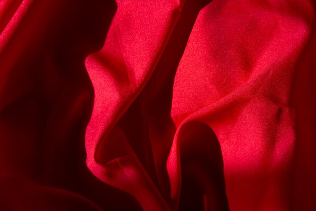 Szkarłatny kolor – jak wygląda? Wyjaśnienie