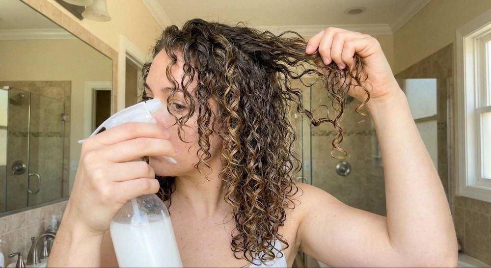 odświeżanie loków bez mycia 